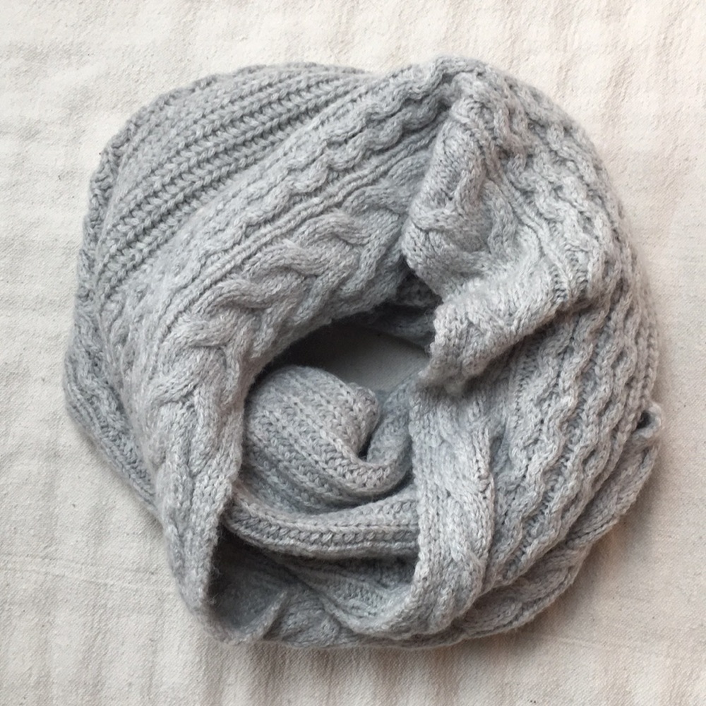 Club Monaco Micaila cable knit Infinity Scarf